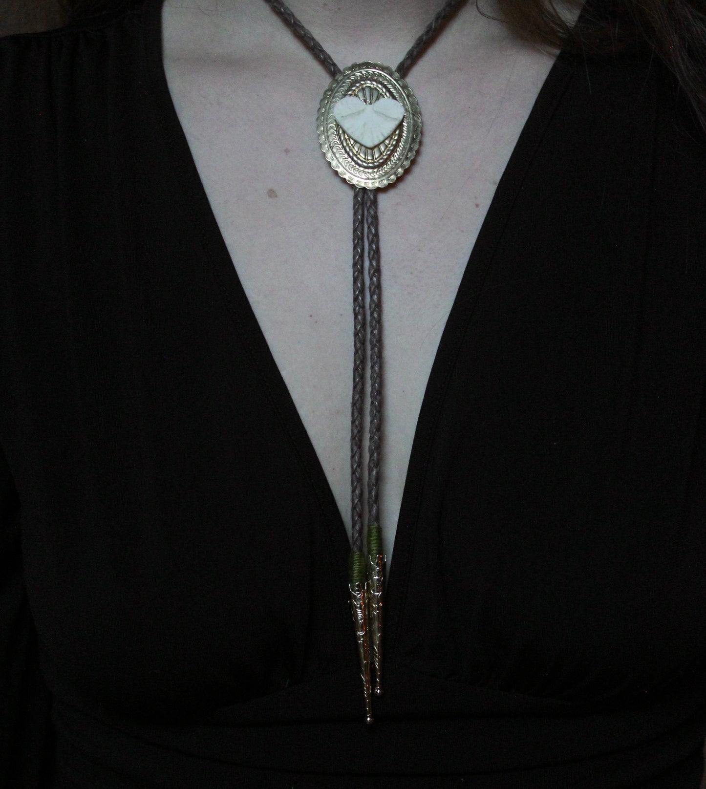 Vertebrae Cap Concho Bolo Tie