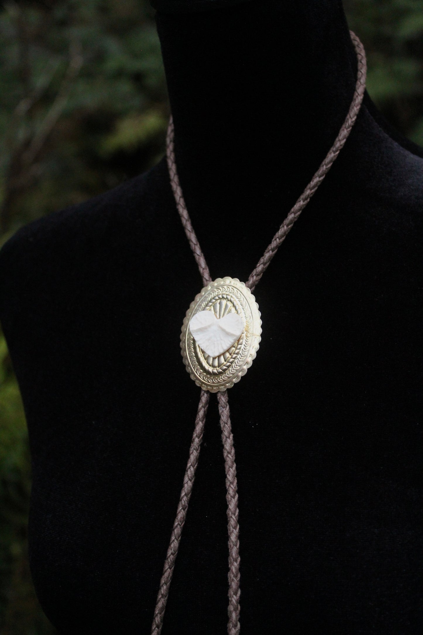 Vertebrae Cap Concho Bolo Tie