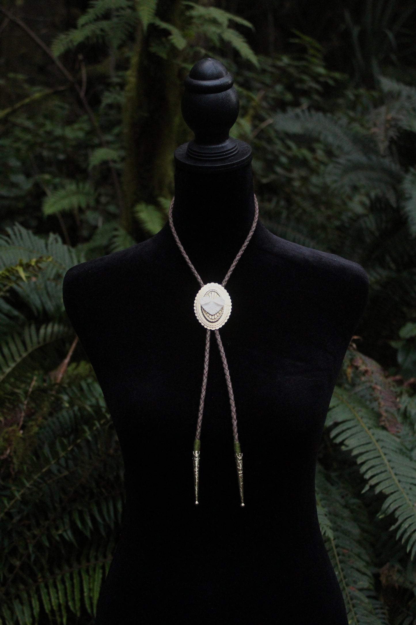 Vertebrae Cap Concho Bolo Tie