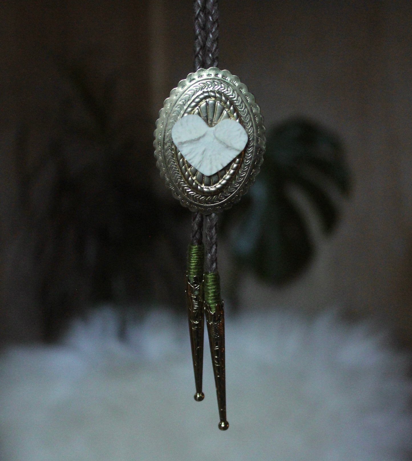 Vertebrae Cap Concho Bolo Tie