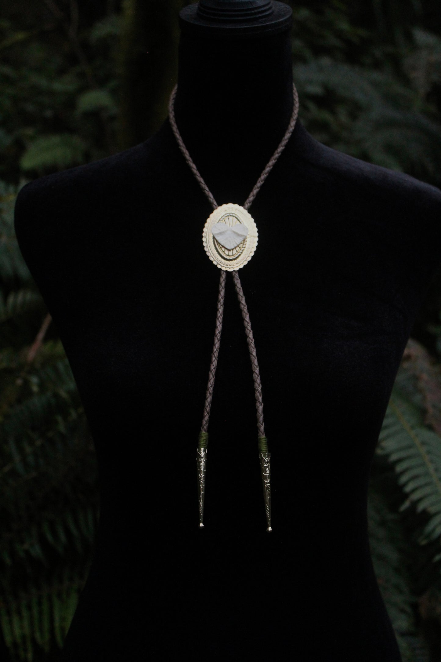 Vertebrae Cap Concho Bolo Tie